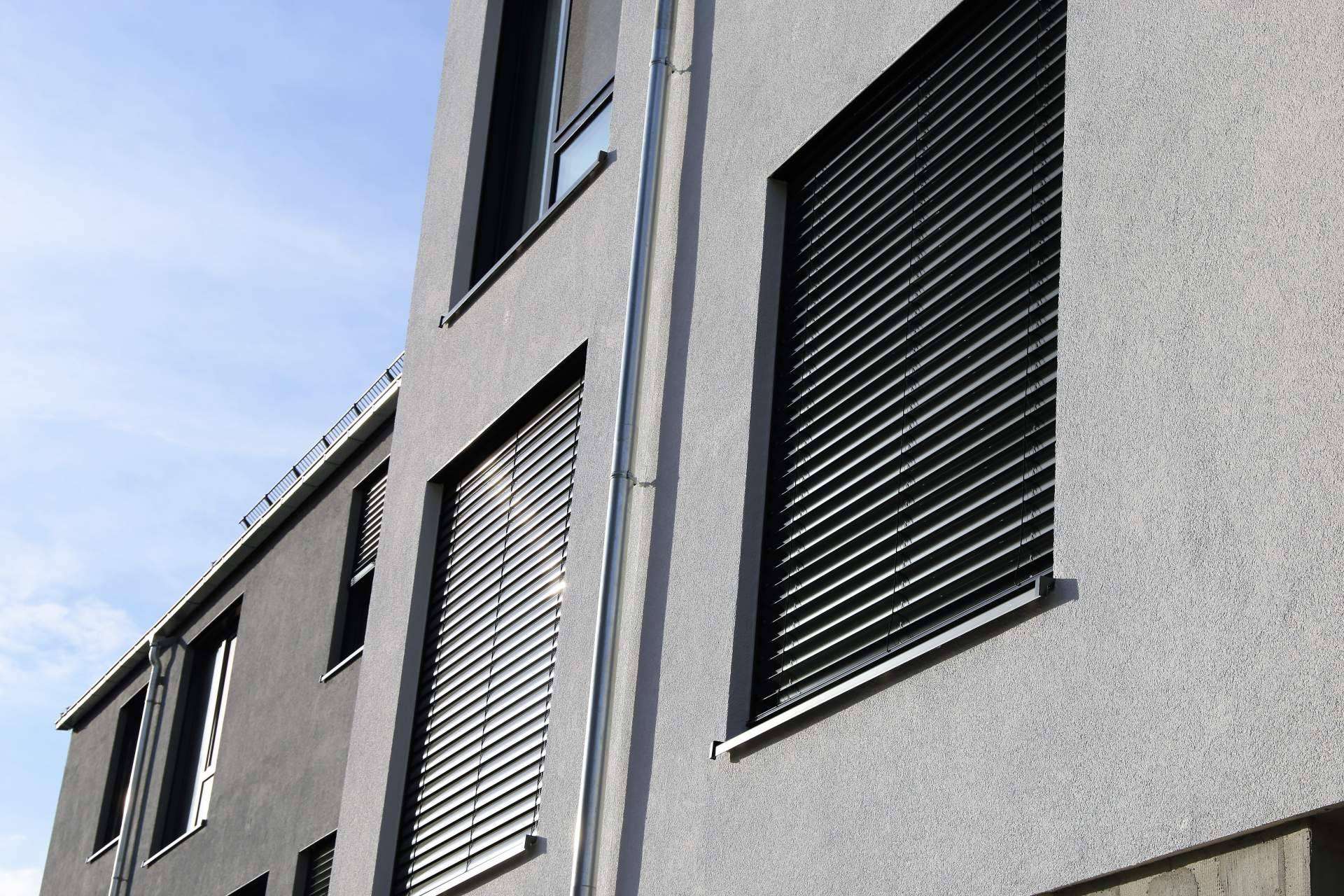Ventanas Cora ofrece persianas exteriores para una mayor seguridad en el hogar