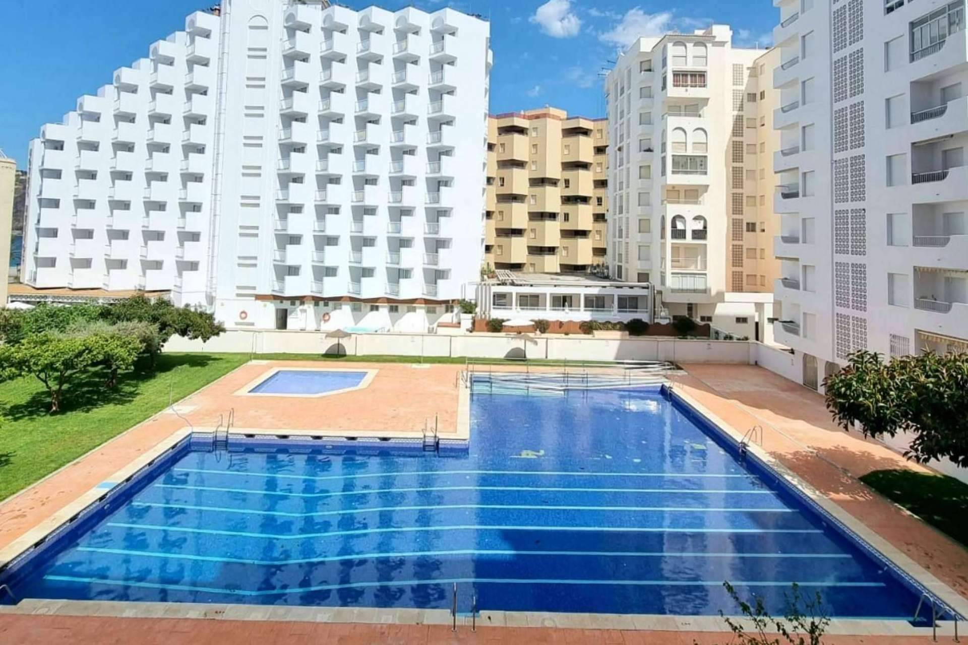 Apartamento en edificio Mar de Plata con vistas laterales al mar y a la montaña, con Casa Bonanza