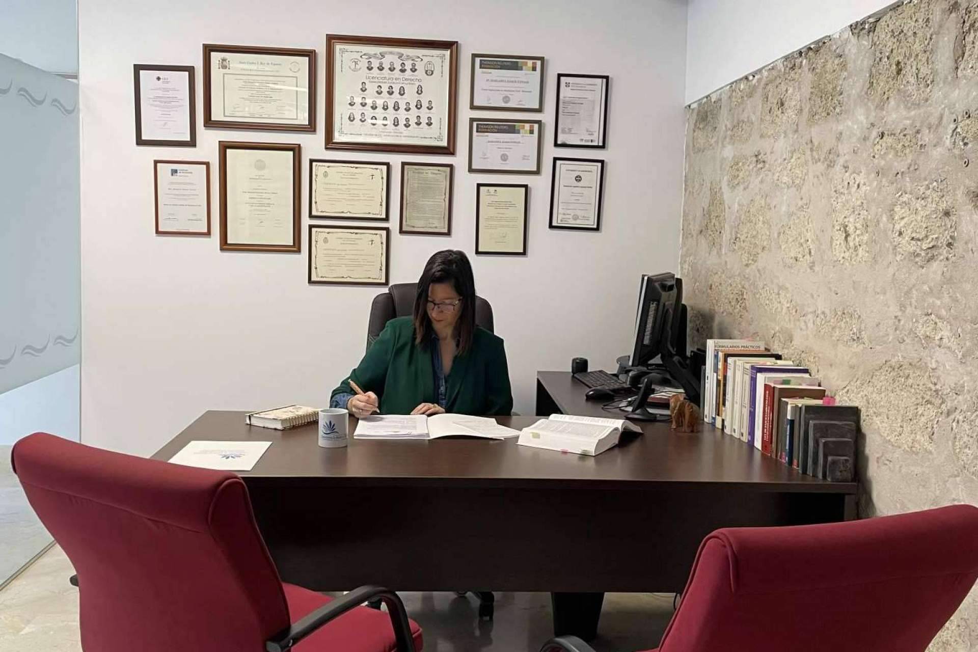Defensa de los intereses de sus clientes ante las demandas bancarias por el incumplimiento de pago de su tarjeta de crédito de la mano de Cancelamos tu Deuda en Canarias