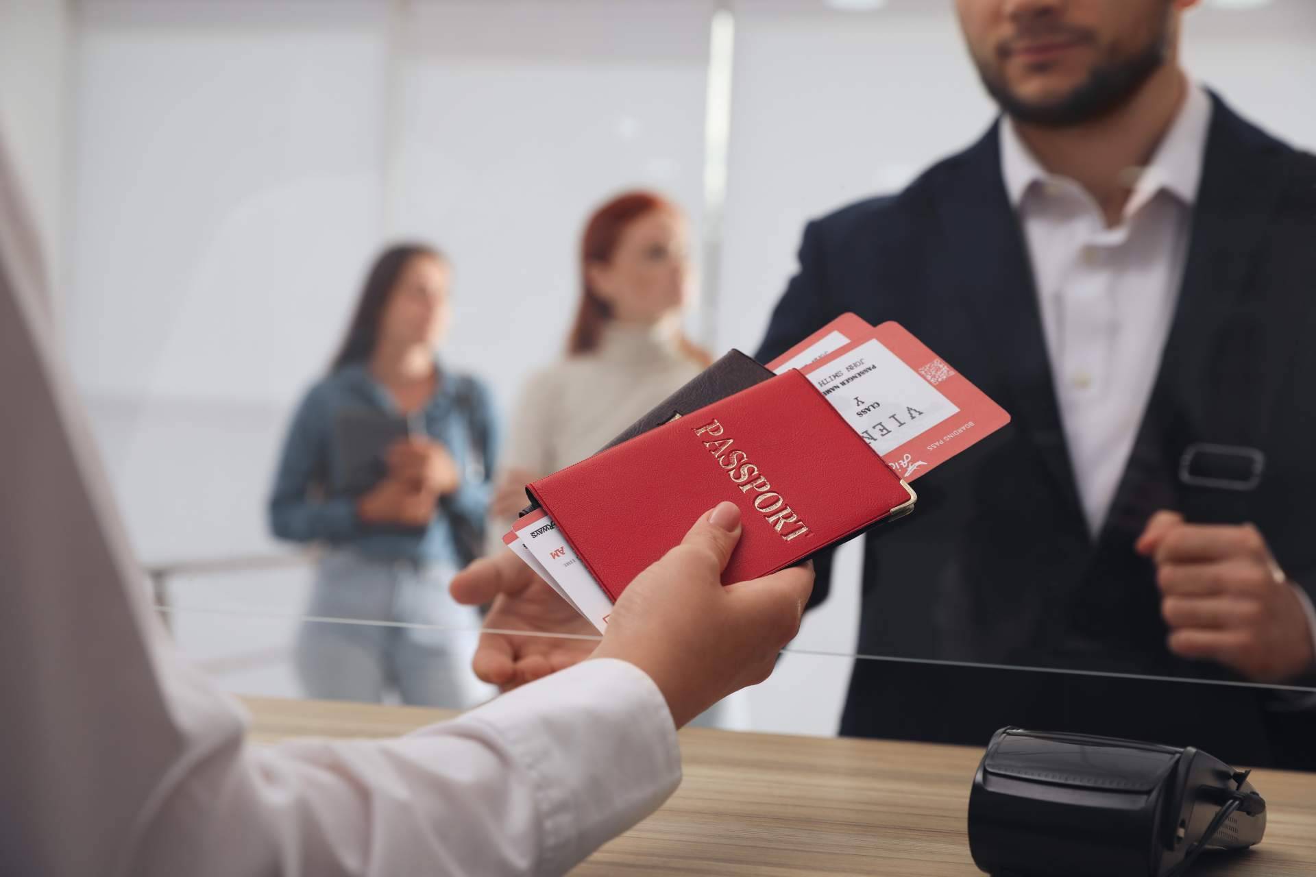 Trámites de extranjería y empadronamiento para la residencia en España con Entre Trámites