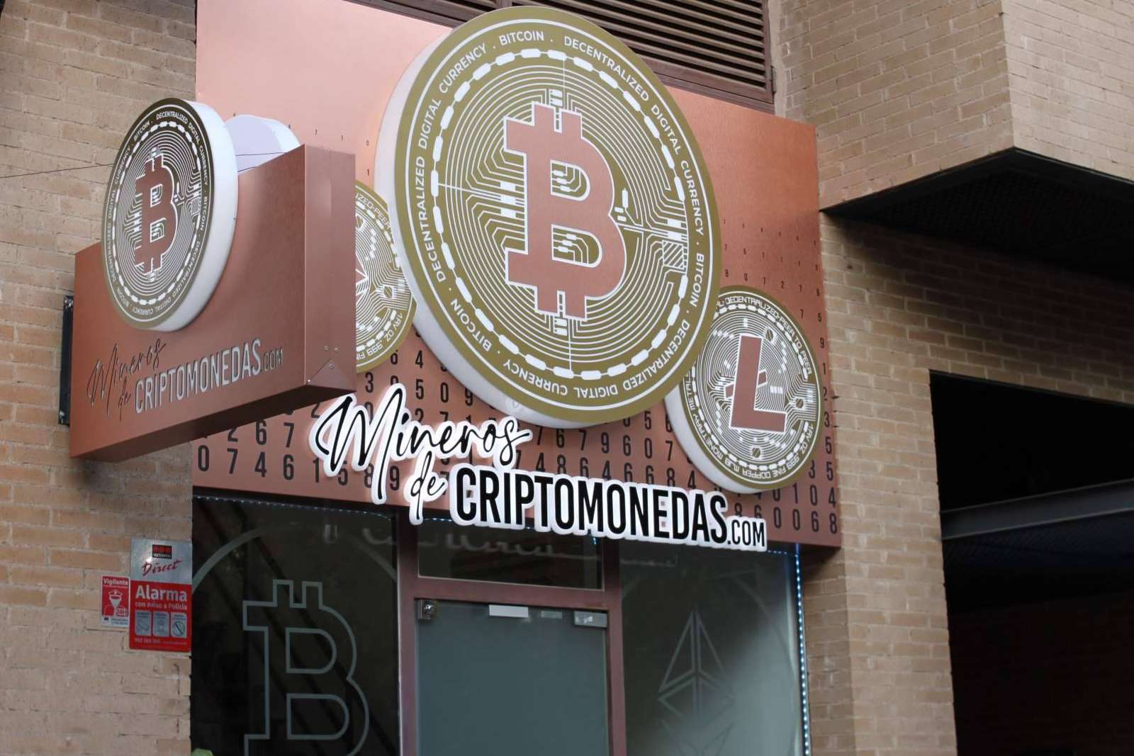 Reparación y mantenimiento de equipos de minería con los expertos de Mineros de Criptomonedas
