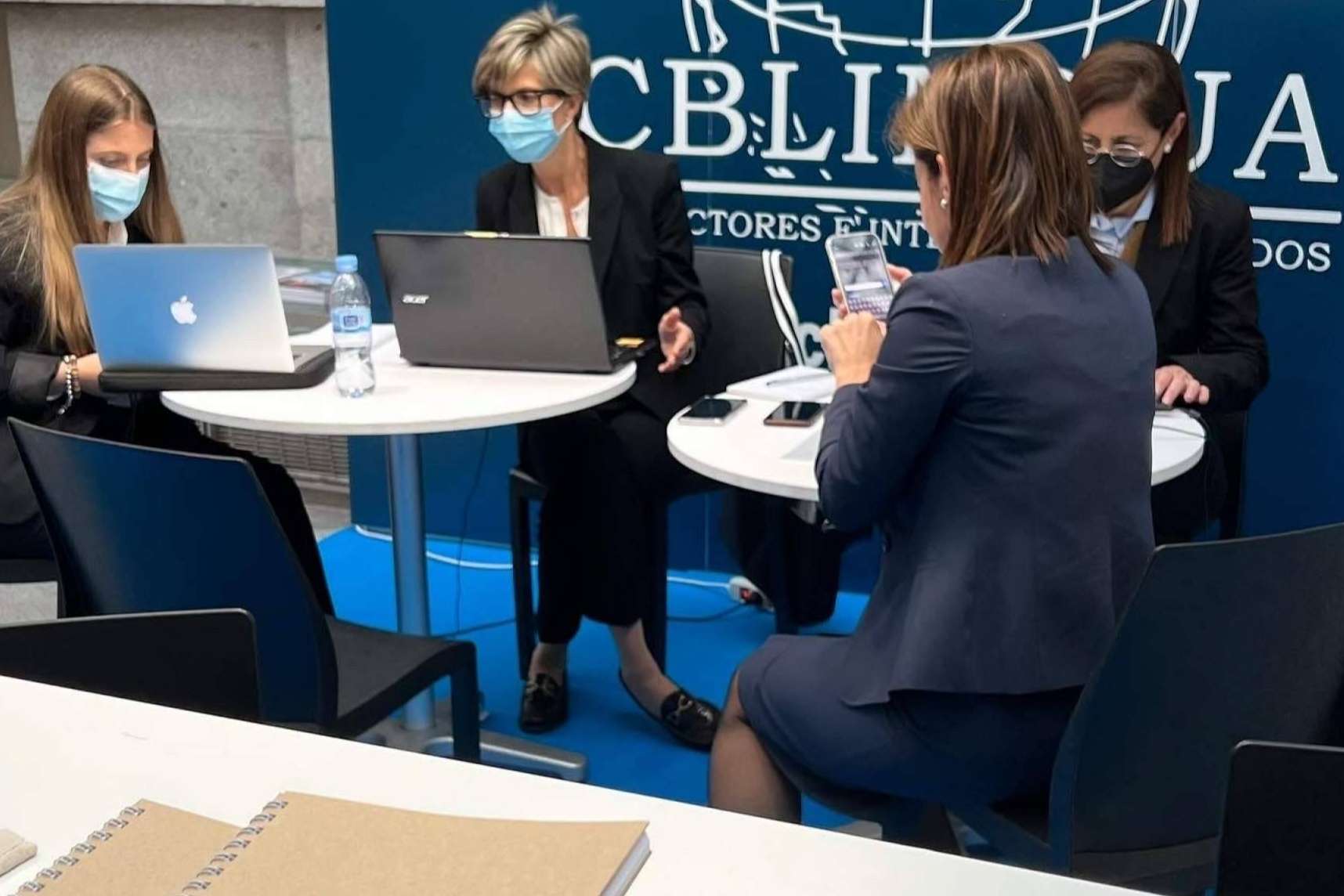 CBlingua, una de las principales empresas de traducción formada por un equipo de traductores jurados acreditados en todos los idiomas