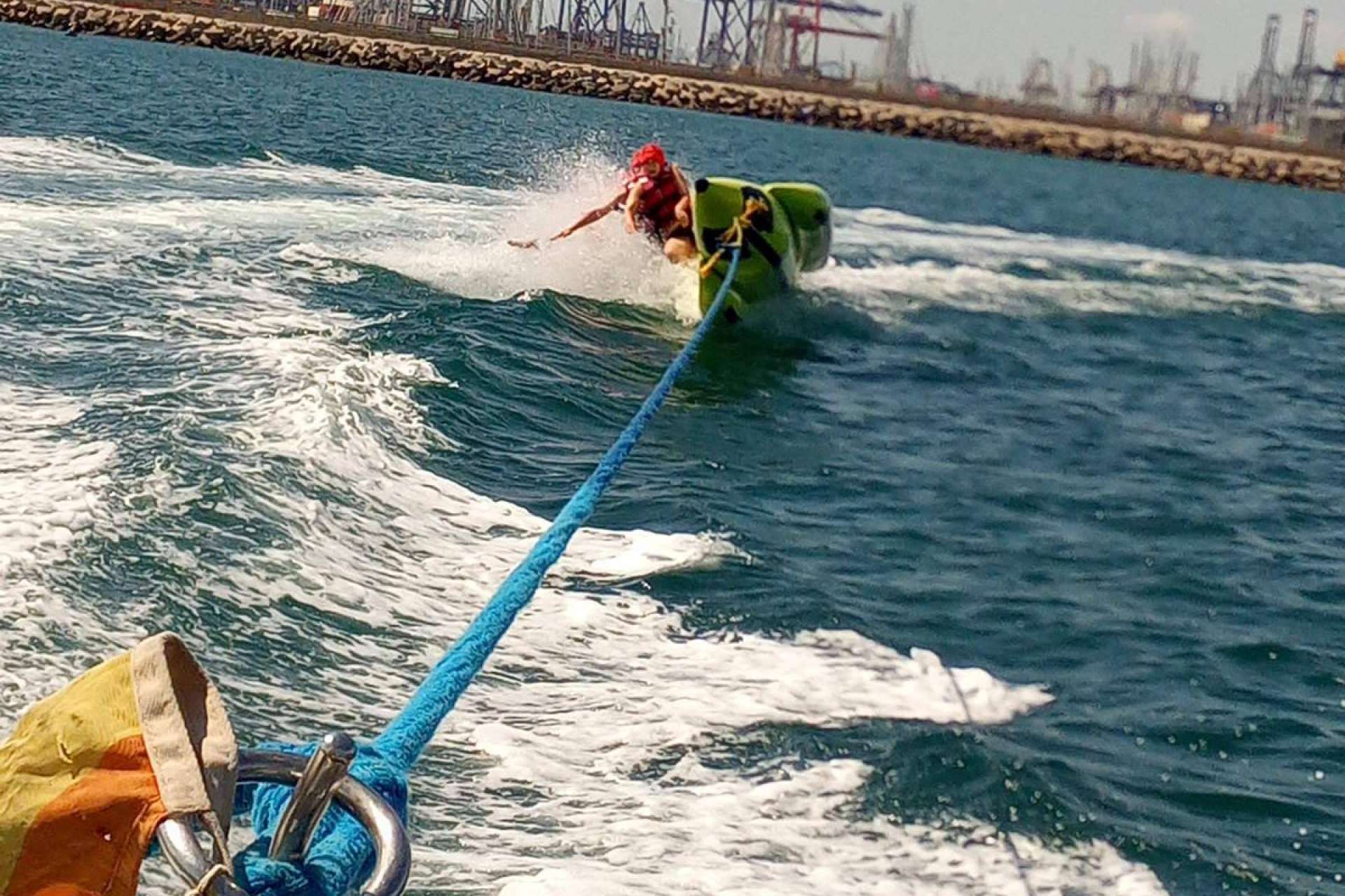 Disfrutar de la banana boat en Valencia de la mano de Rentjetskivalencia.com