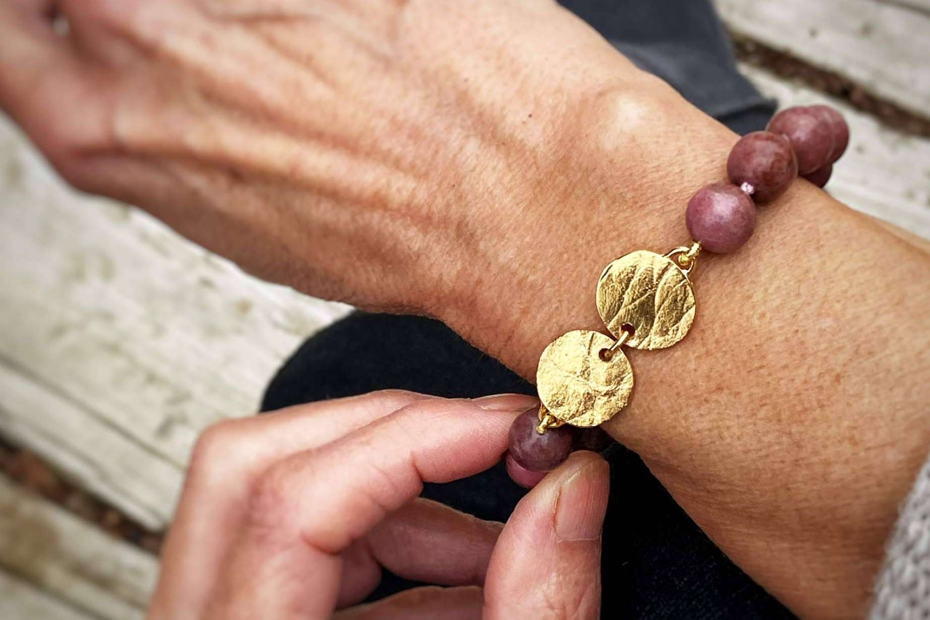 Regalos para madres ideales en la web de Dejando Huella Joyas
