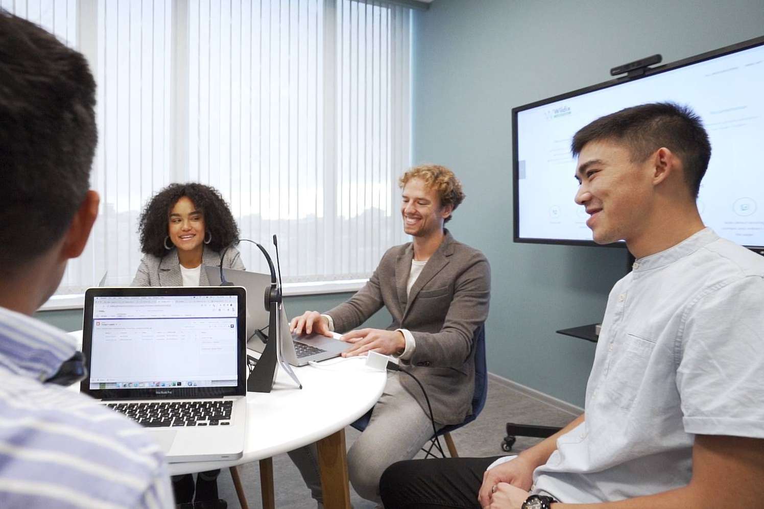 Conexión entre trabajadores y clientes de una empresa con el sistema de smartworking