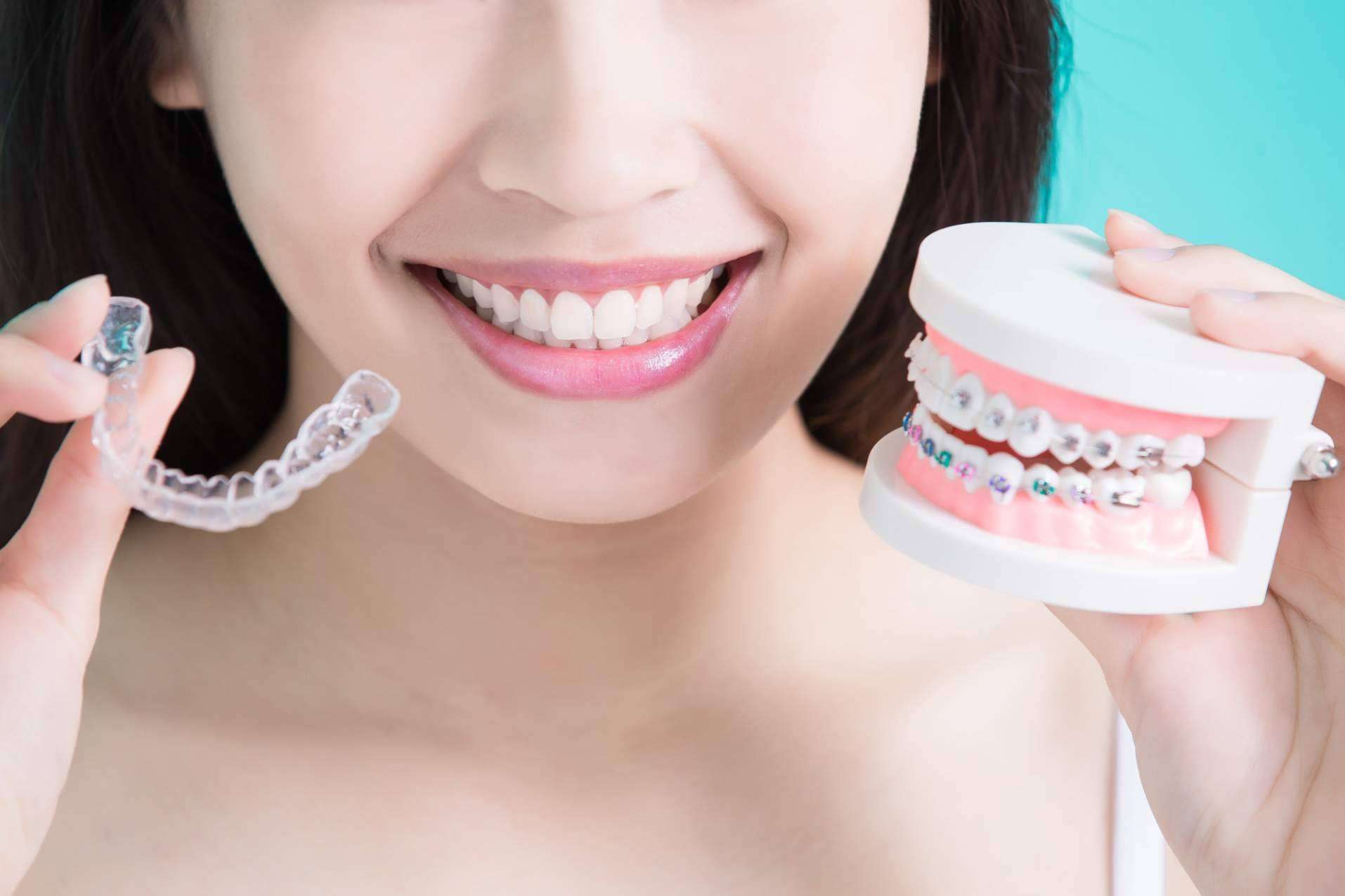 La Clínica Dental Ahoa ofrece la ortodoncia invisible con Invisalign®