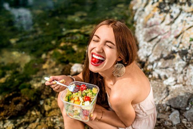 Ensaladas y vegetales para comer en la playa