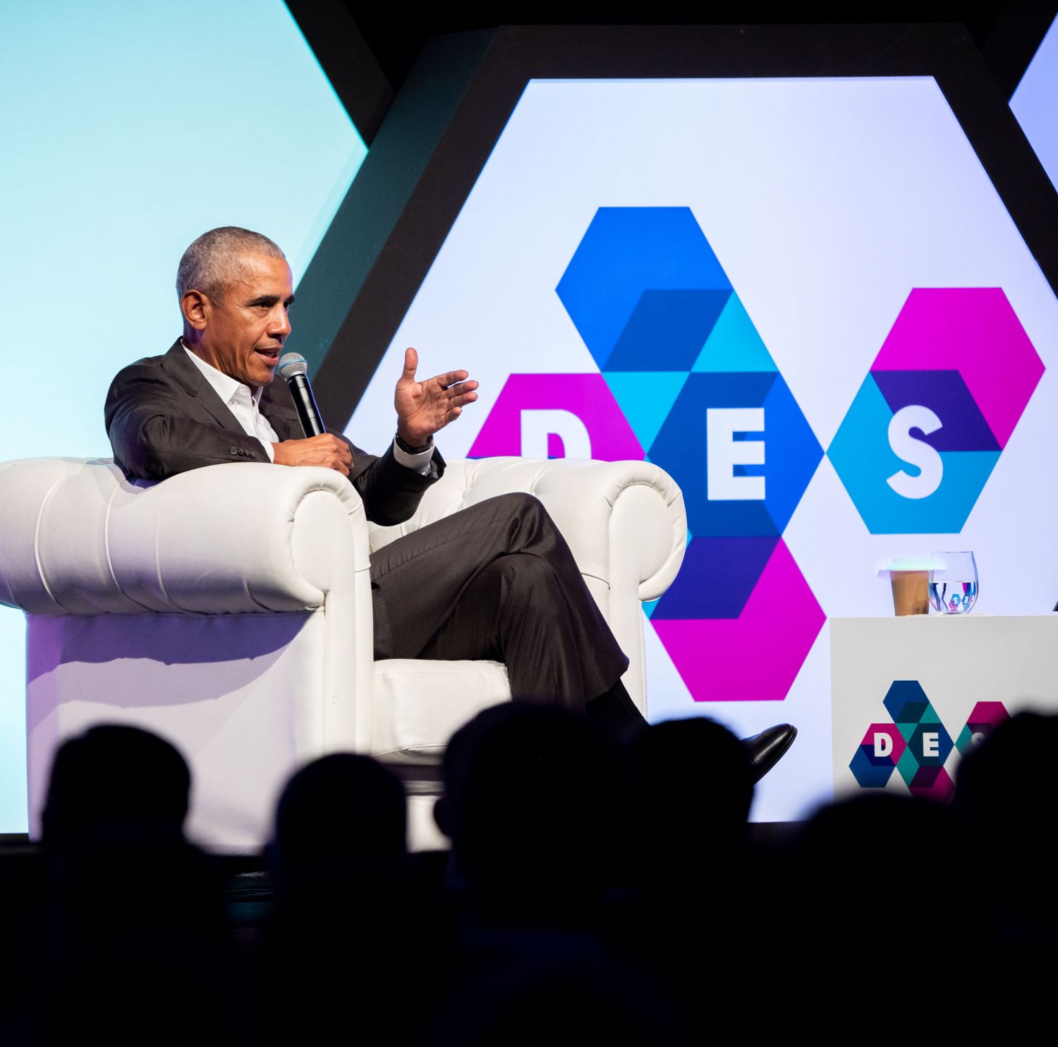 Obama comparte su visión sobre la tecnología, el futuro del trabajo, el cambio climático y las nuevas generaciones