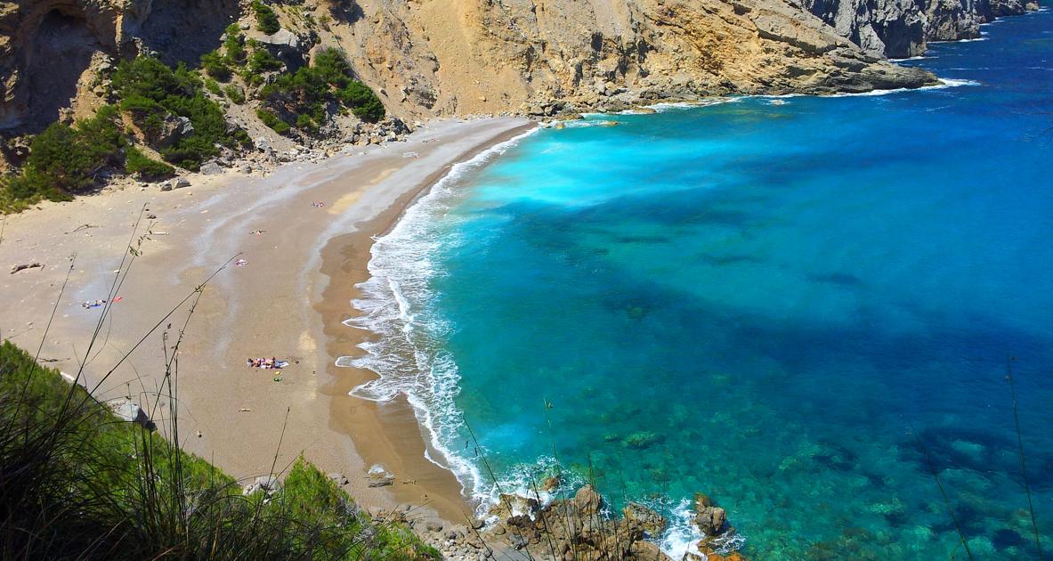 La playa de agua cristalina que está a poco más de una hora de Madrid