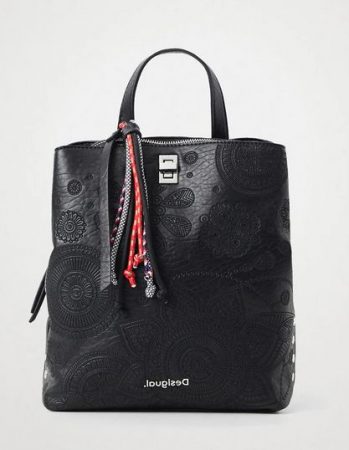 screenshot www.desigual.com 2022.06.10 16 14 40 Merca2.es