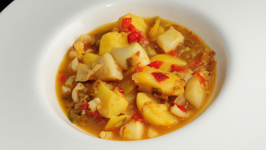 Sepia con patatas: un guiso sabroso para este verano  