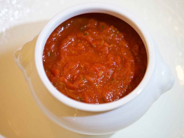 Merluza en salsa: el truco para que quede jugosa