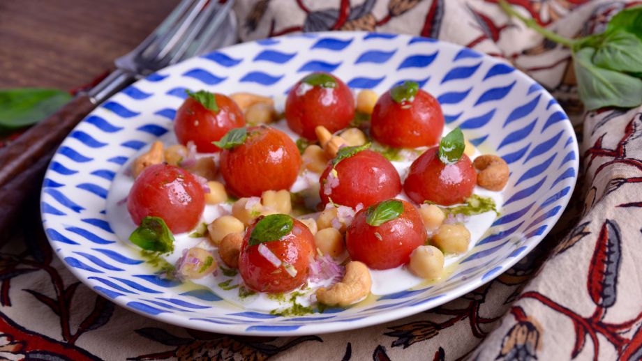 Ensalada de yogur y tomate: la receta que no has probado nunca