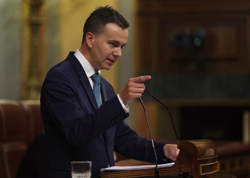 El PSOE somete a votación los impuestos a energéticas y la gratuidad de Cercanías