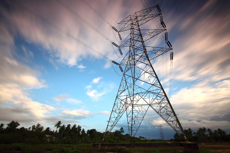 El precio de la luz se mantiene este domingo por encima de los 250 euros/MWh