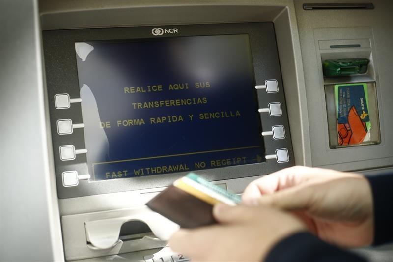 La red de oficinas bancarias en España sigue reduciéndose