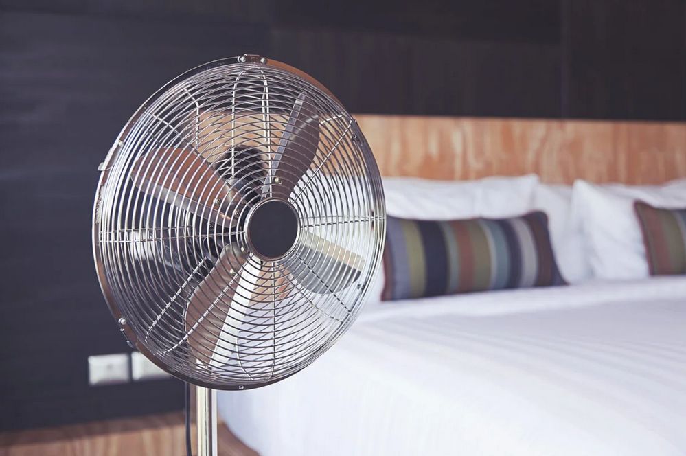 Los pros y contras de dormir con el ventilador puesto toda la noche