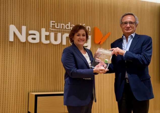 Foto Ganador III Ed. Premio mejor iniciativa social ambito energetico de Fundacion Natrugy Merca2.es