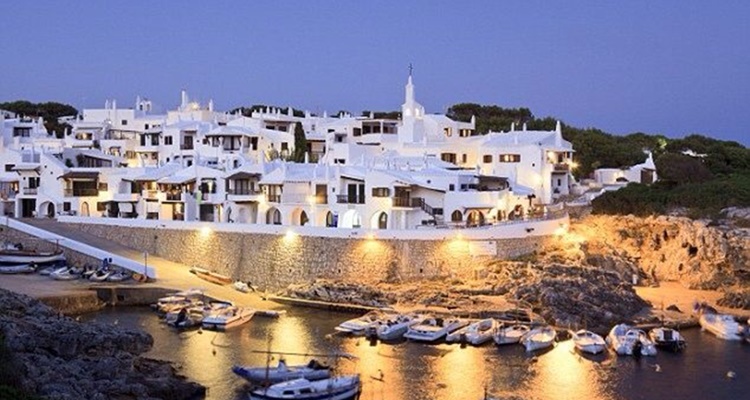 Binibeca Menorca pueblos mar españa