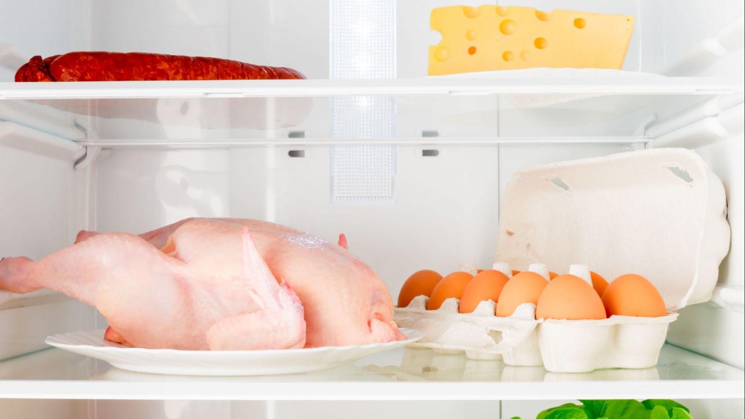 El truco definitivo para conservar el pollo en la nevera y que te dure el triple