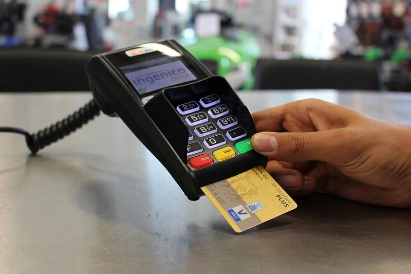 El consumidor prefiere el pago por datáfono