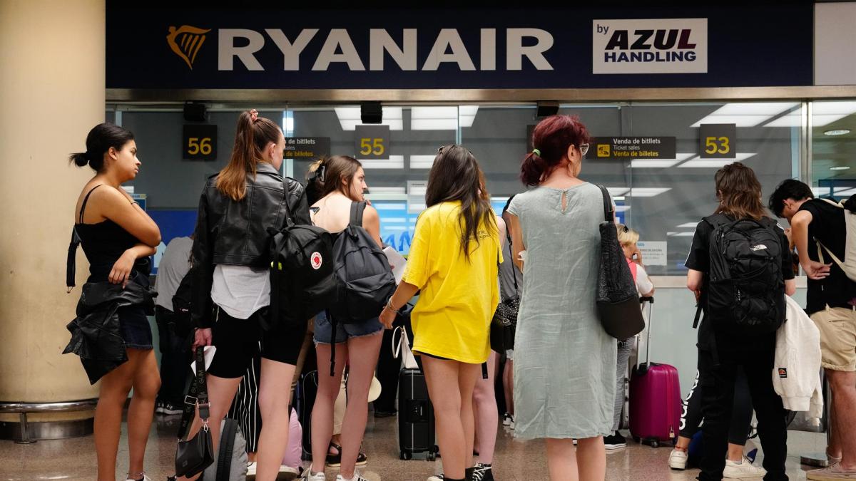 Los pasajeros tienen derecho a reclamar a las aerolíneas por huelga ya que no es circunstancia extraordinaria