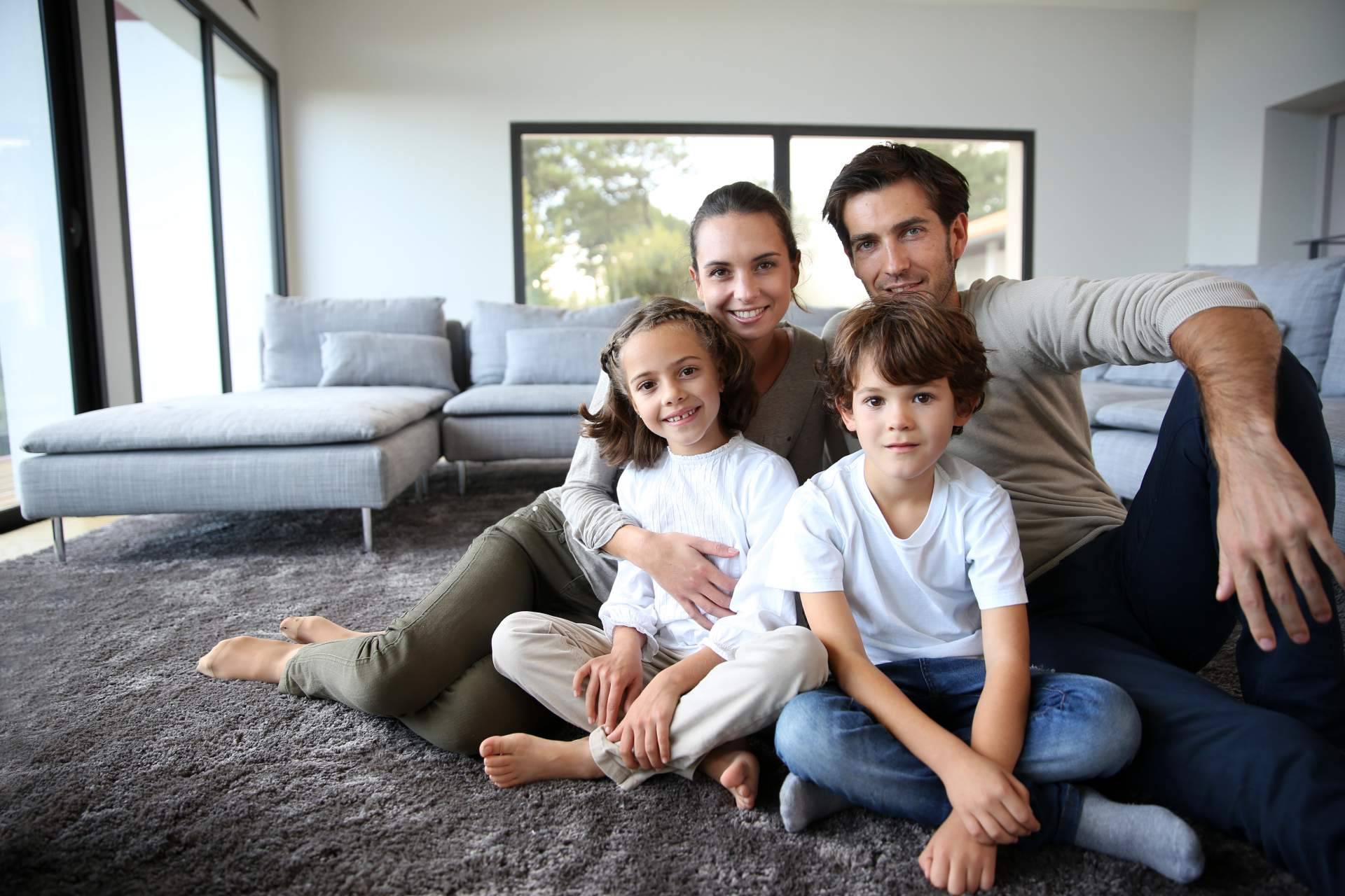 Contactar con agencias inmobiliarias especializadas, con el servicio personalizado de TodoPisos