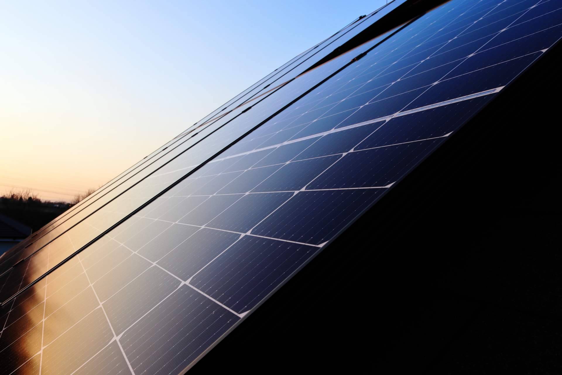 Instalación de paneles solares en una comunidad de vecinos, por Ingeniería MASRED