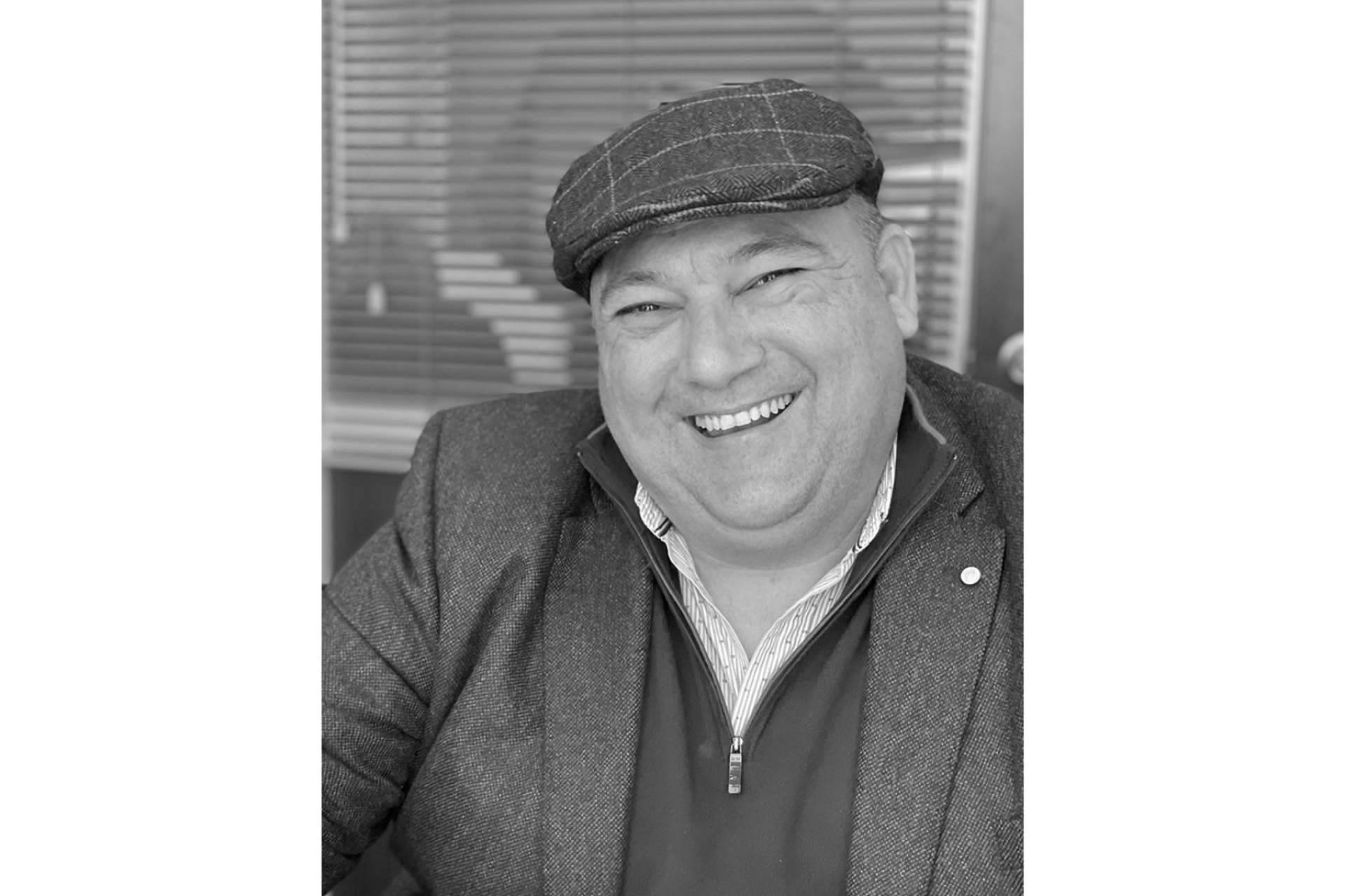 José A. Kapelo lanza una edición especial de su novela ‘Padre’