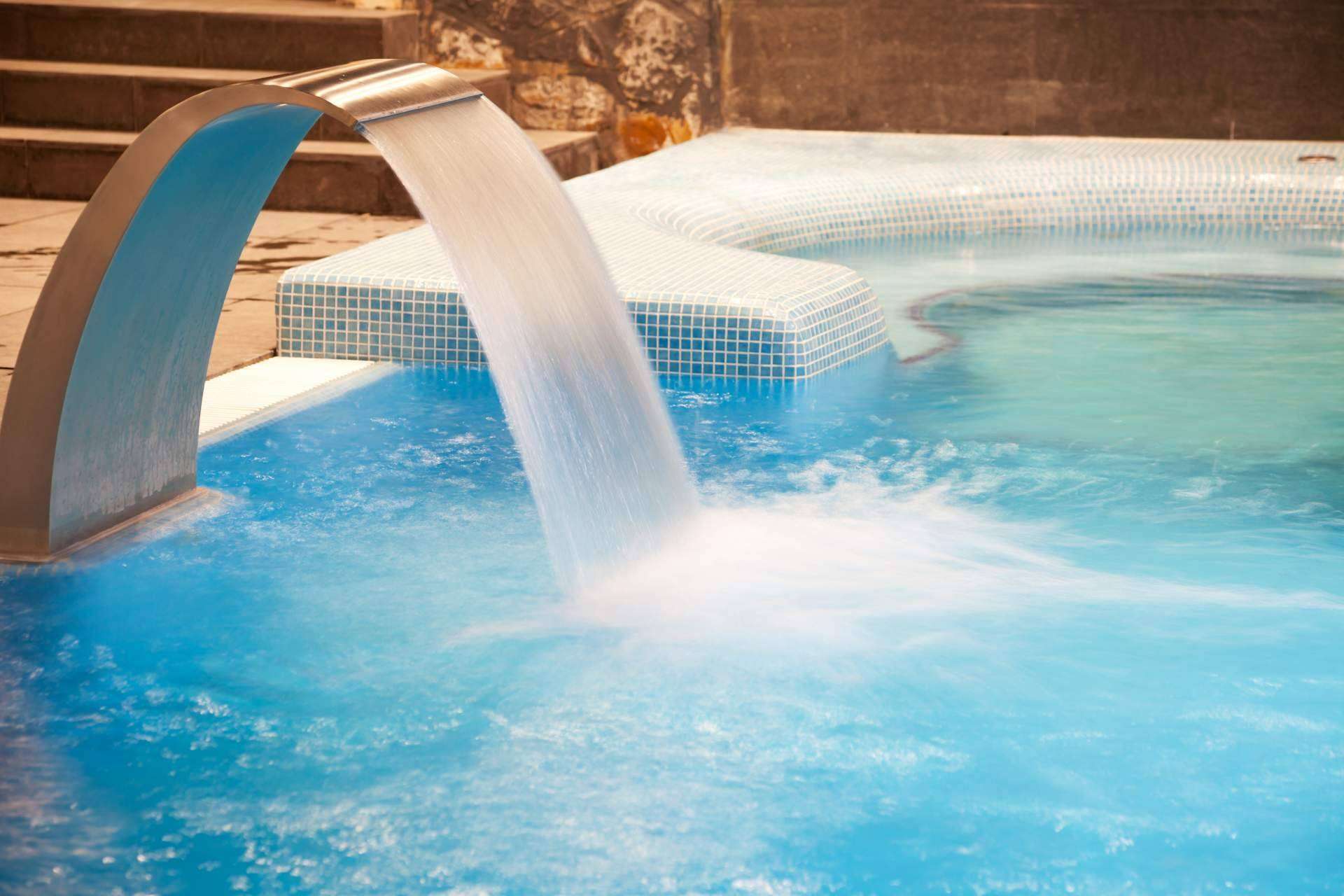 Comprar cascadas acrílicas para piscina en Swimhome