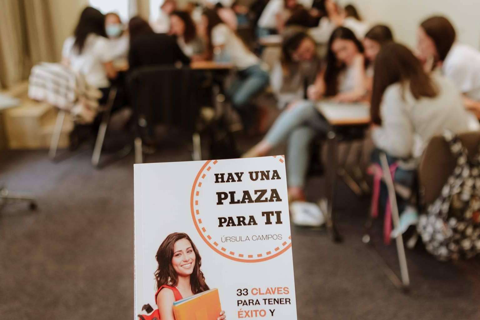 La historia personal de la primera oposición de Úrsula Campos, explicada en el libro Hay una plaza para ti