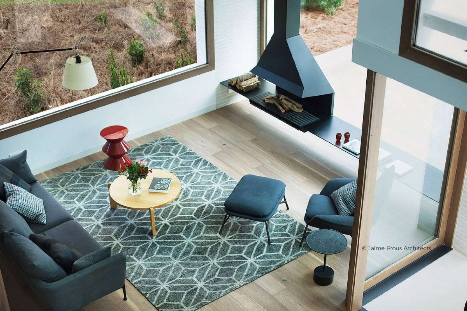 Chimeneas de diseño para decorar en verano y calentar en invierno