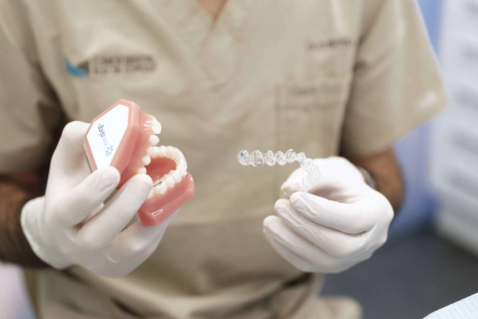 ¿Cuáles son los principales beneficios de la ortodoncia invisible?, por la Clínica Dental Ruiz de Gopegui