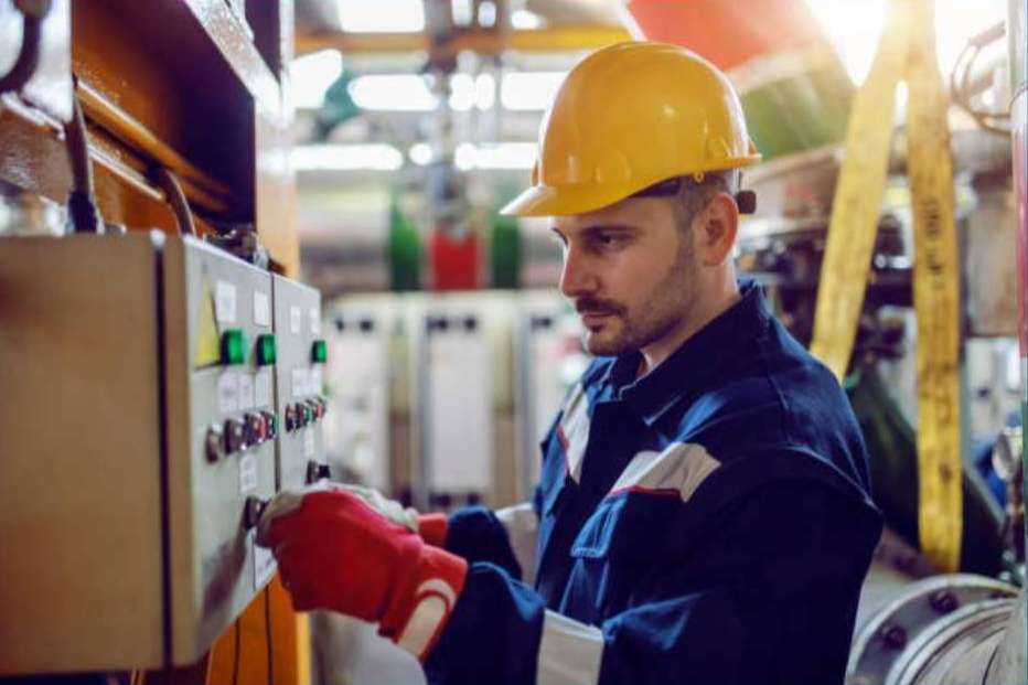 Ricardo Bossio Electricidad dispone de electricistas 24h Alicante