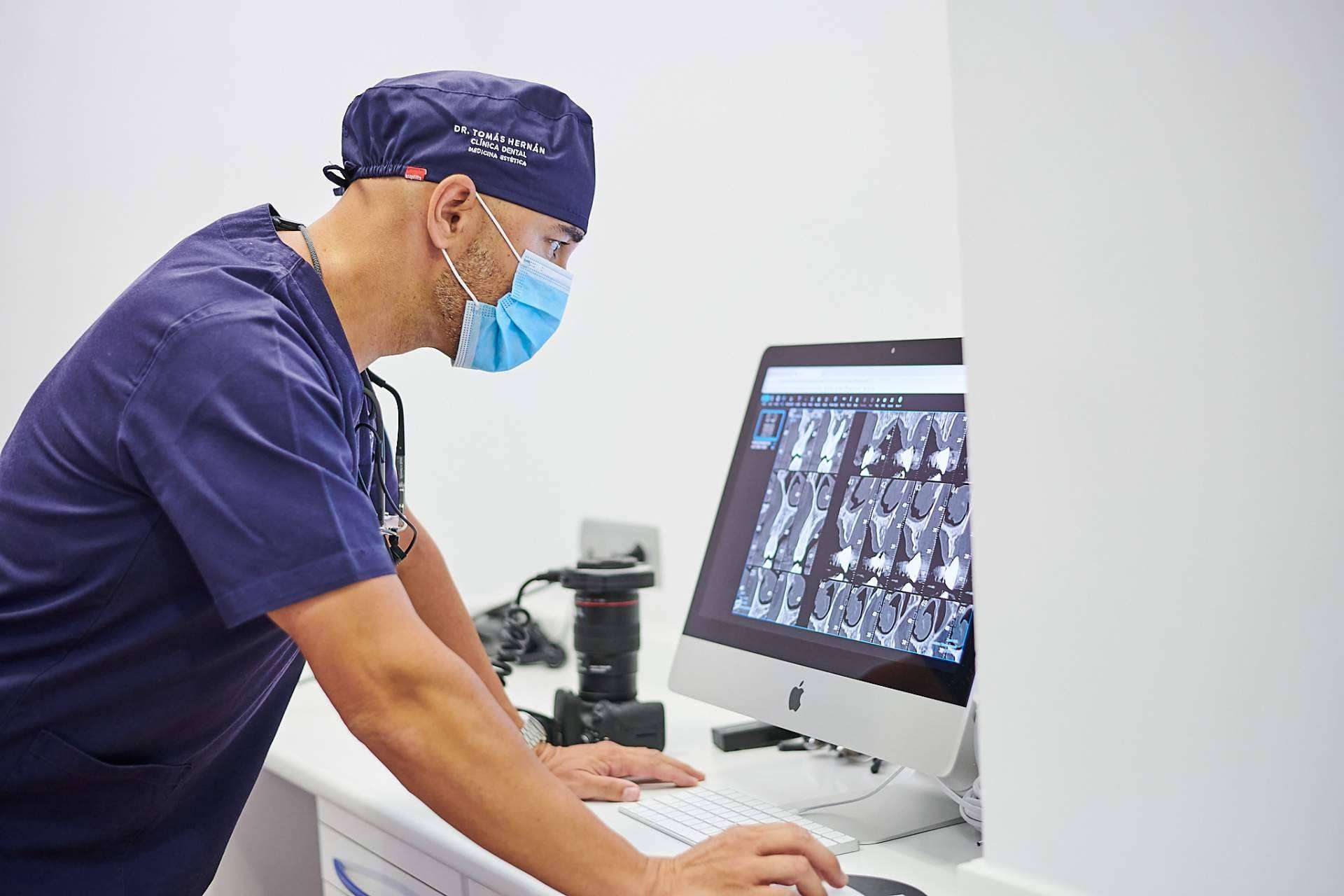 Clínica Dental Dr. Tomás Hernán es un referente en implantes dentales