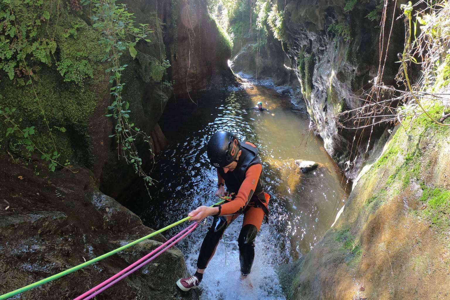 Guía y Deportes de Aventura permite disfrutar del barranquismo en Catalunya