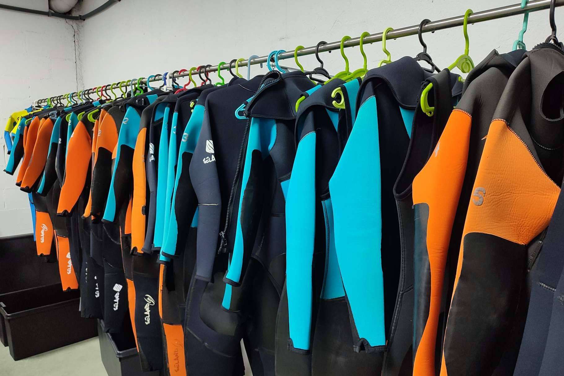 Guía y Deportes de Aventura, una tienda montaña Barcelona donde alquilar material de montaña