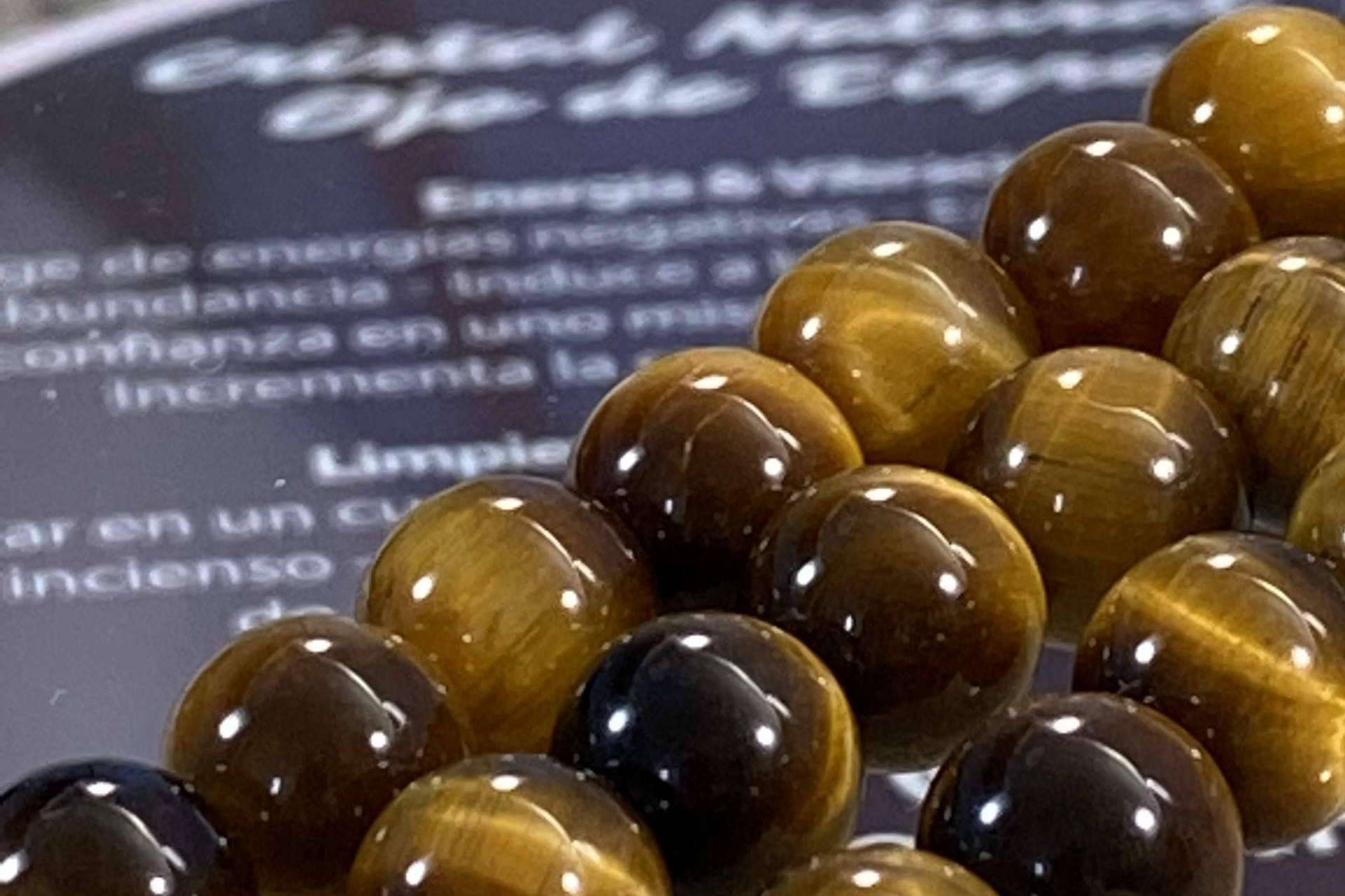 Enernum ofrece enernums elaborados de madera de sándalo y piedras naturales