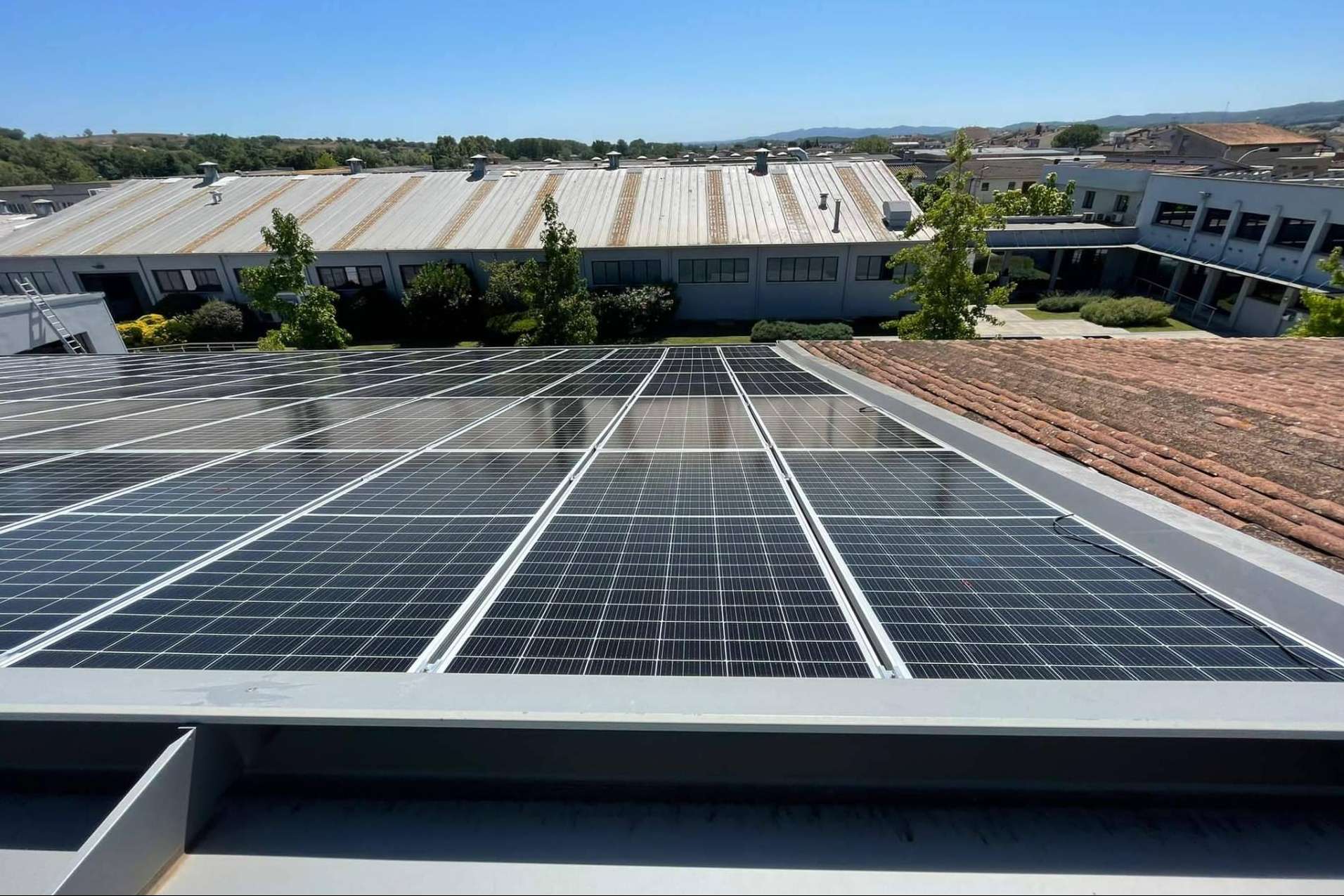 ¿Cómo las empresas se están beneficiando también de la energía solar? El autoconsumo industrial, por Sereco Energía