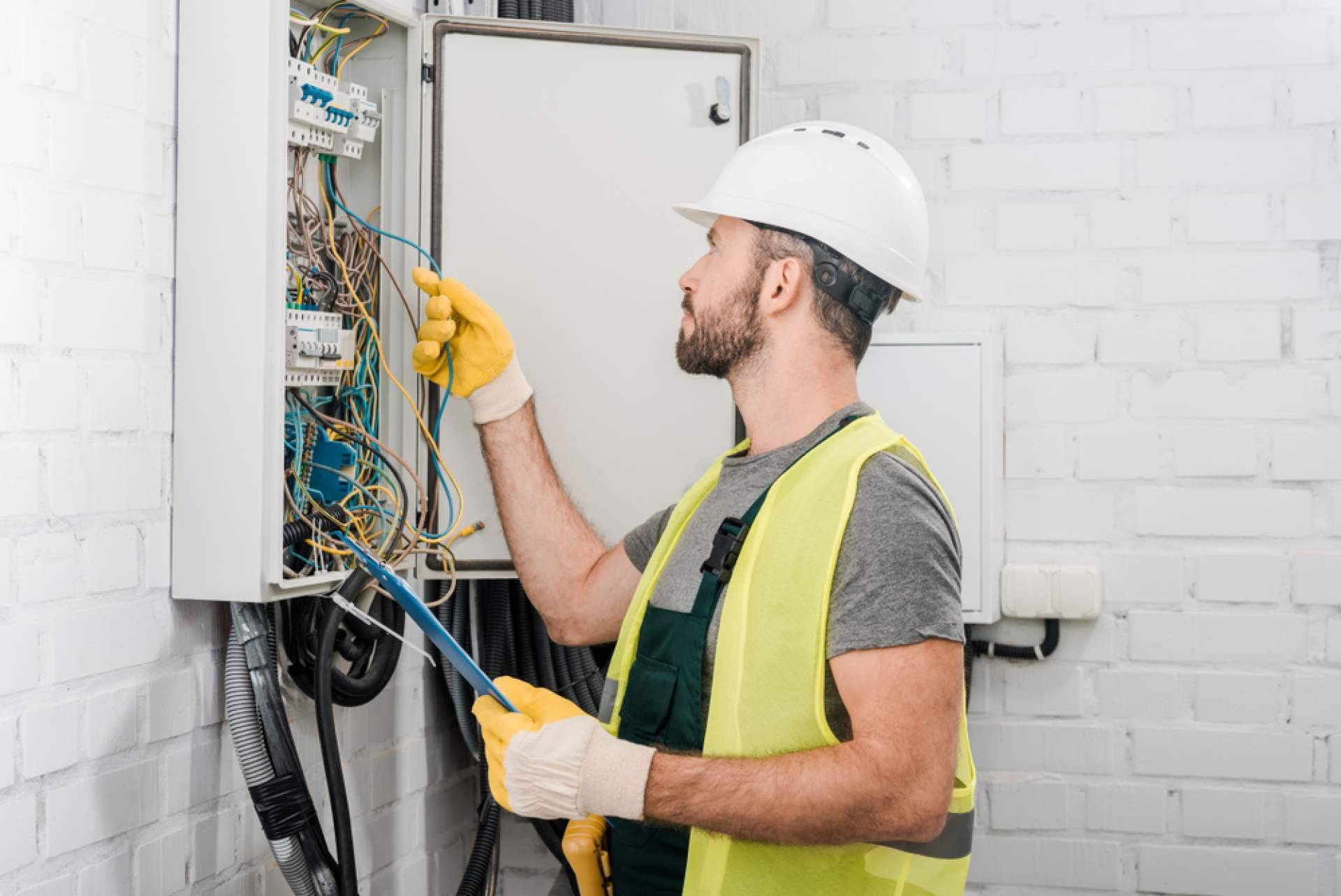 Excelentes ofertas tanto en instalaciones como en reparaciones eléctricas, con la compañía Savelec