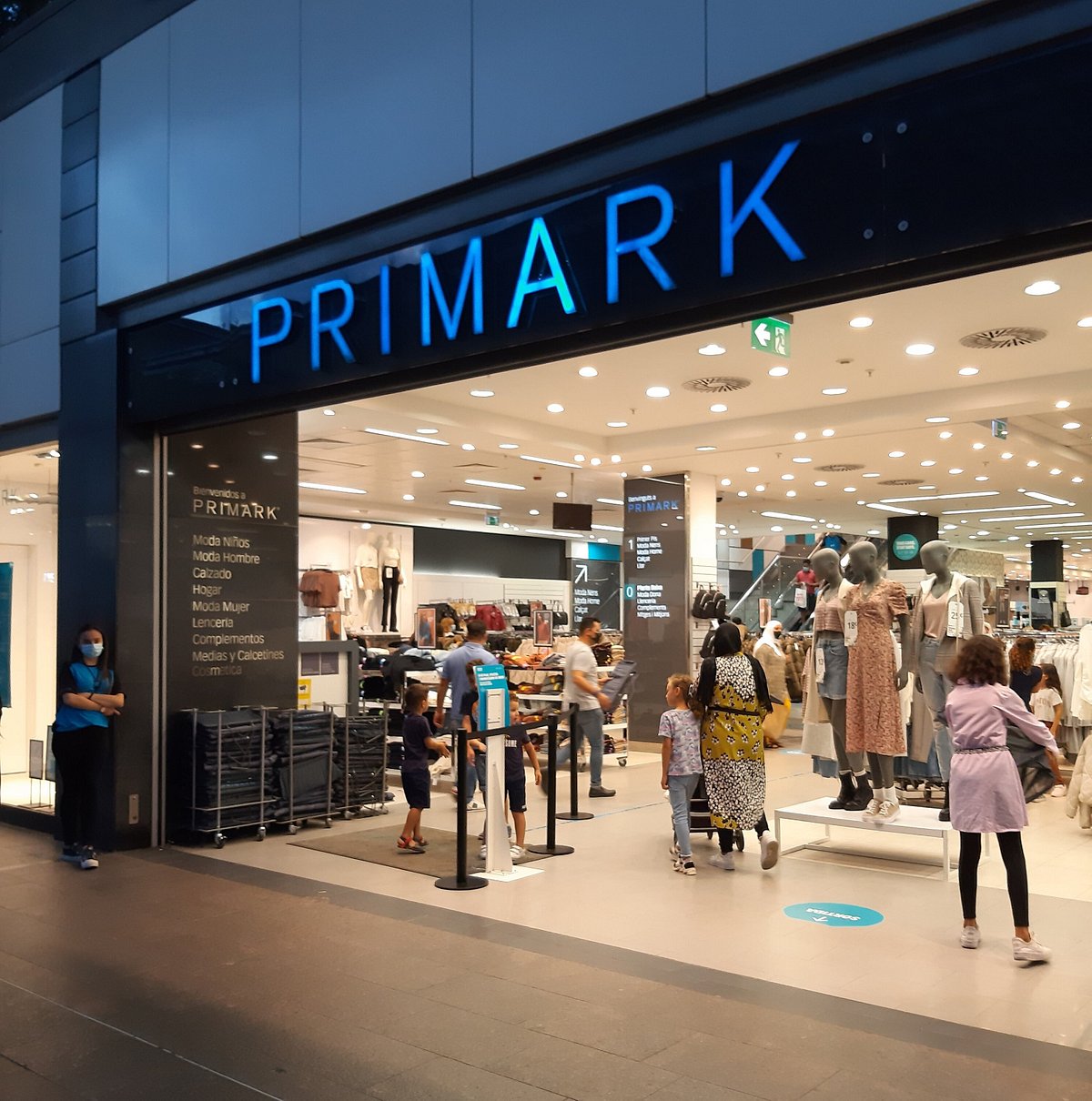 Primark tiene el monedero más chulo y práctico por 4 euros
