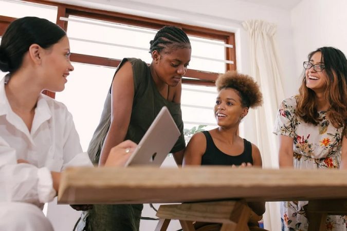 trabajo mujeres salario emocional Merca2.es