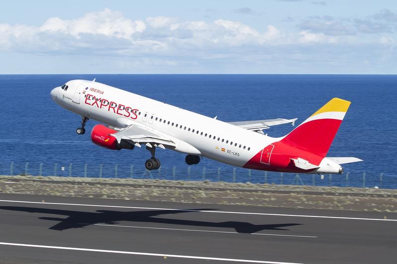 Iberia Express cancela 28 vuelos y operará el 93,2% de las operaciones programadas hasta el 31 de agosto