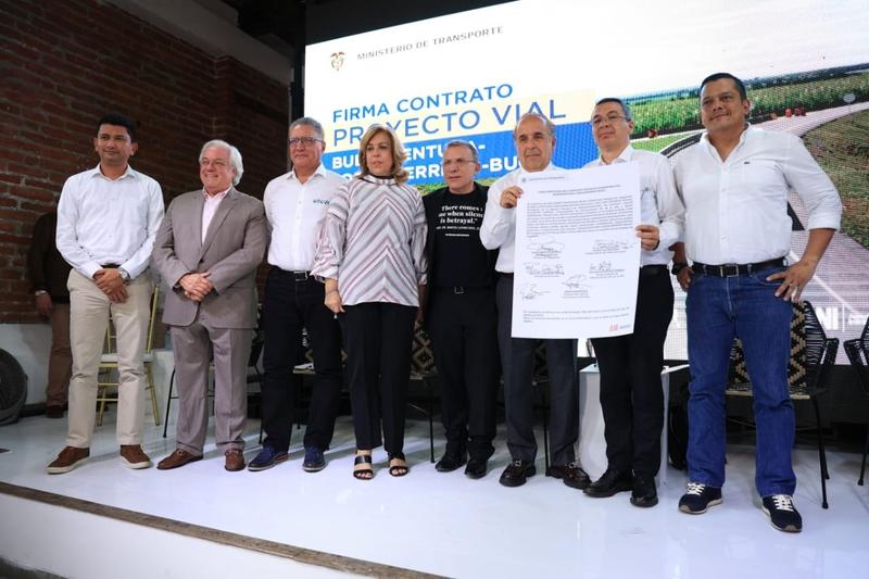 Sacyr firma el contrato de gestión de una autopista de 800 millones de euros en Colombia