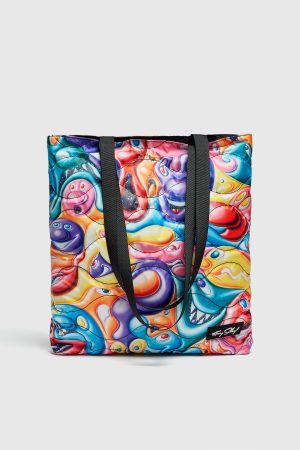 Bolso shopper kenny scharf reversible: la opción más arriesgada de Pull&Bear