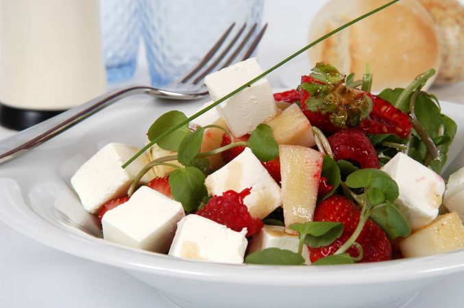 La ensalada de frutas perfecta para comer en verano 1 Merca2.es 8 11 Merca2.es
