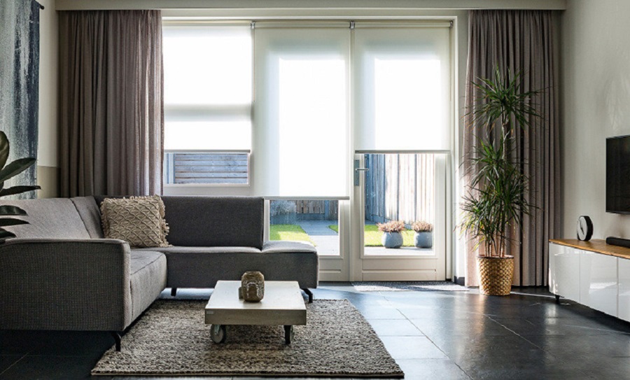 Estores y cortinas, elementos decorativos para la prevención del calor y la luz