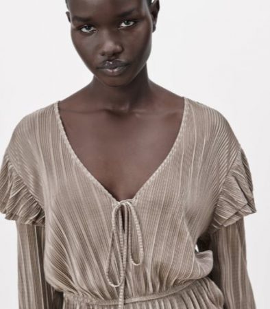 Zara: su vestido más “retro”, al que no podrás resistirte por 10 euros 3 Merca2.es Zara: su vestido más “retro”, al que no podrás resistirte por 10 euros