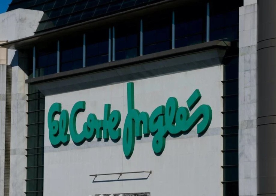 Esta blusa de El Corte Inglés está rebajada más de 30 euros