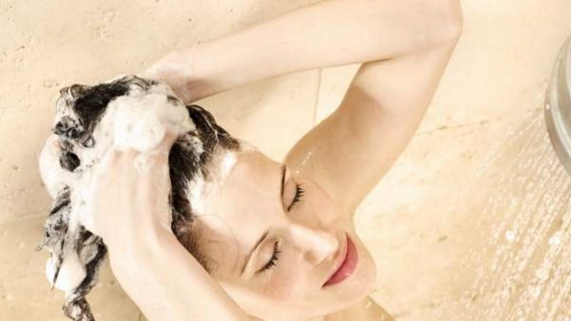 El champú natural que dejará tu pelo como el de una celebrity, y que puedes hacer en casa 8 Merca2.es champu-cebolla-pelo-esperar